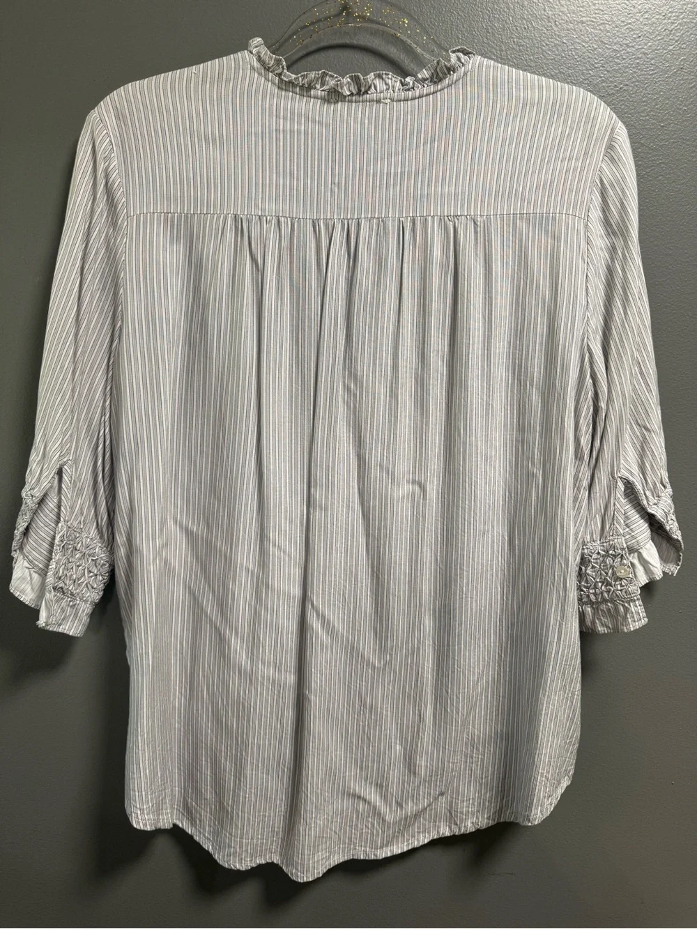 Sundance Light Grayish Blue Pinstripe Smocked Yoke Button-Front Blouse M - Picture 4 of 6